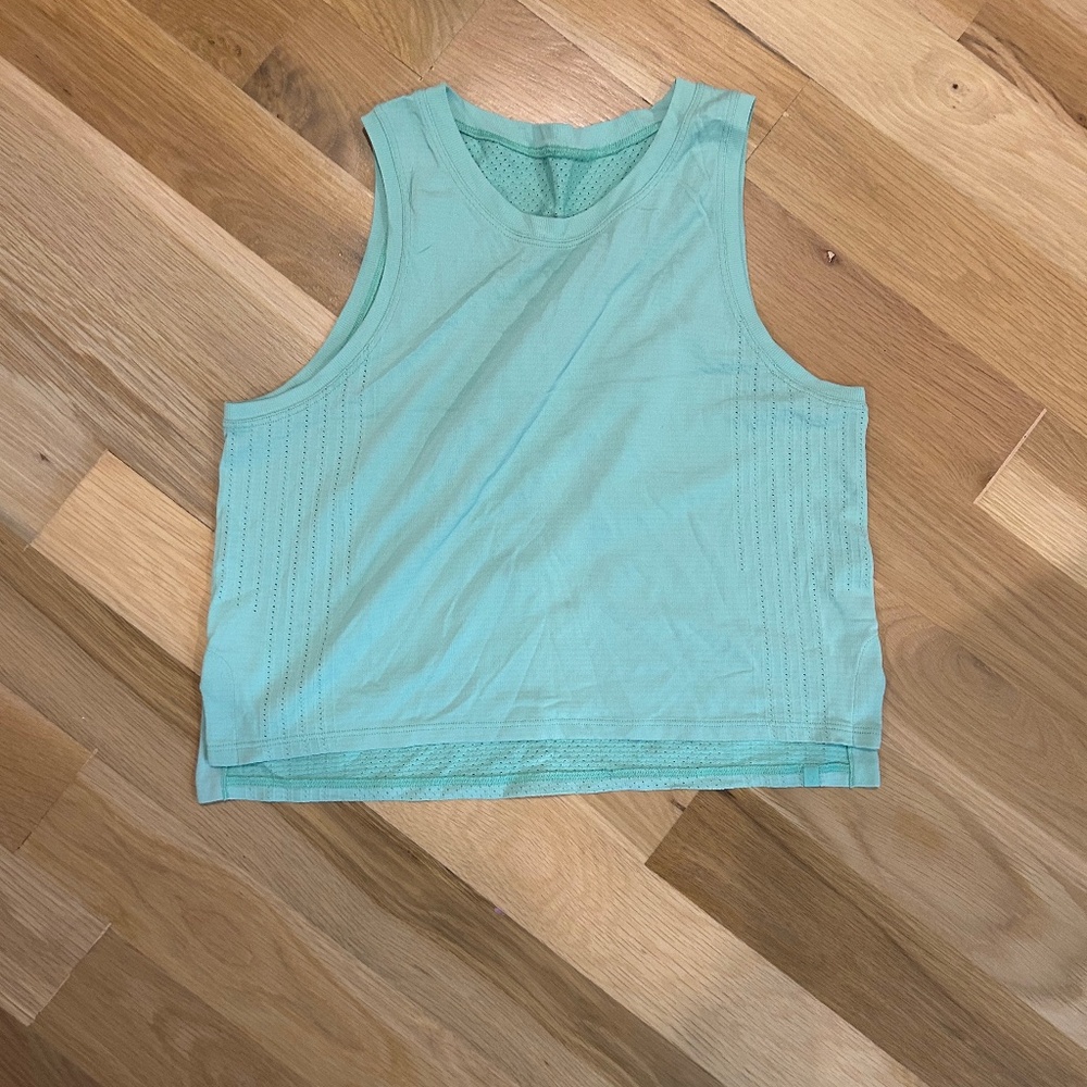 Lululemon train to be tank top